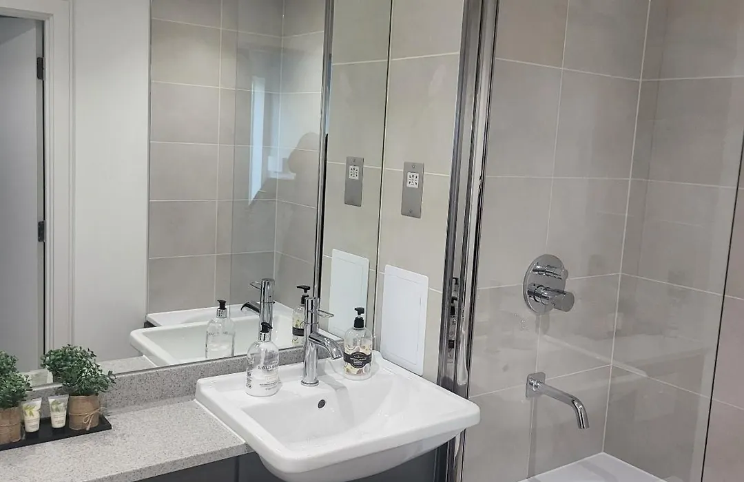Kayz Lodge- Luxury Ensuite-Private & Shared Accommodation In A New House At The Olympic Village Overlooking Stratford Westfield And Tube Station-1